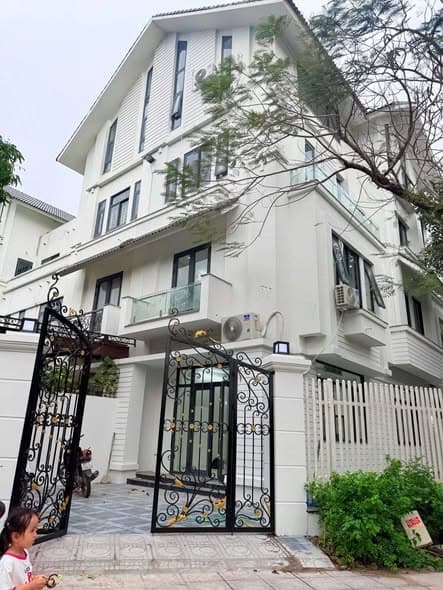 Nhà đẹp Cho thuê Biệt thự Khu đô thị Geleximco Lê Trọng Tấn 153m2 5 phòng ngủ 4 tầng