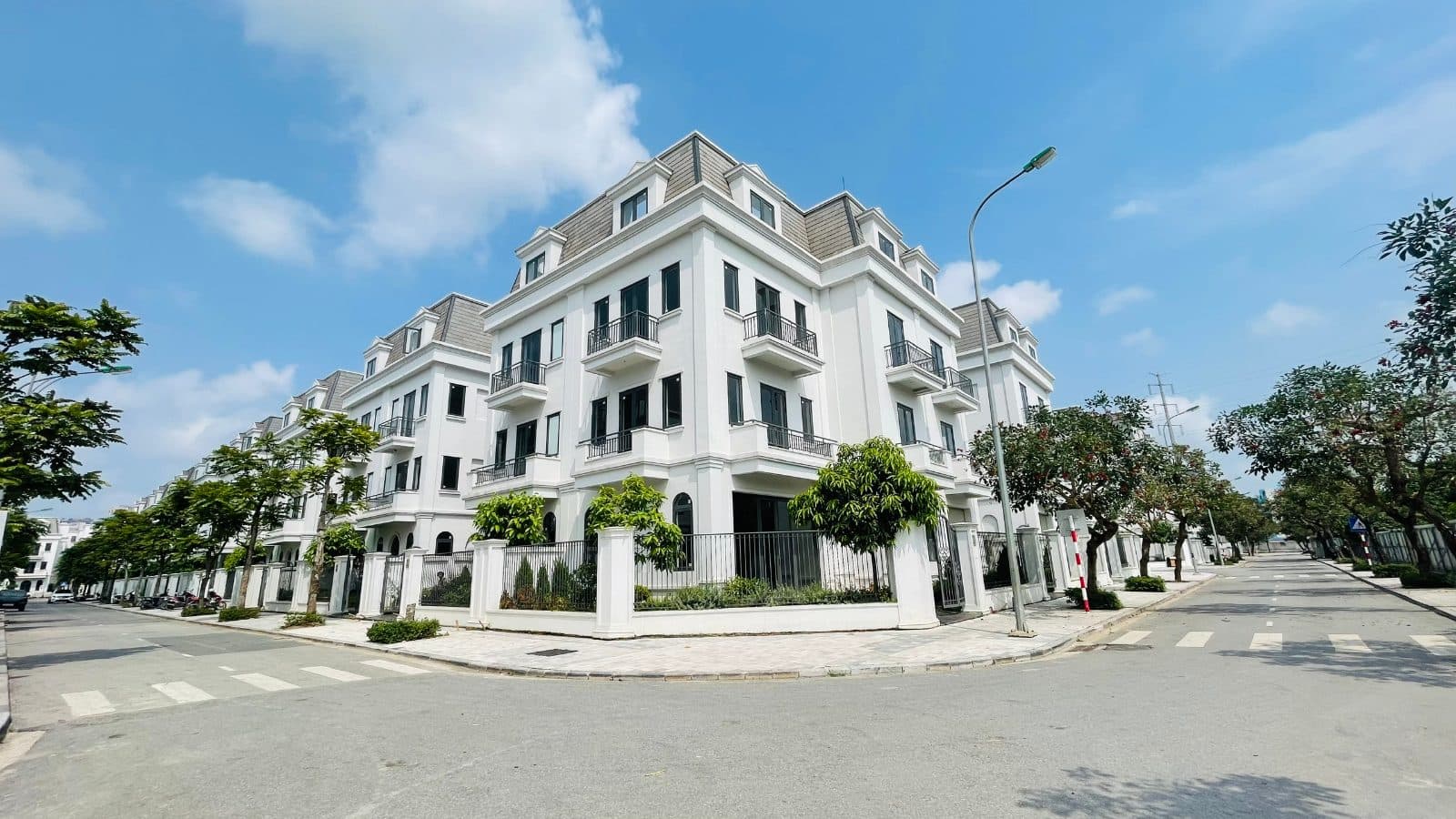 Biệt thự dãy R03 Solasta Mansion, căn R03.01, 200,67m2, KĐT Dương Nội