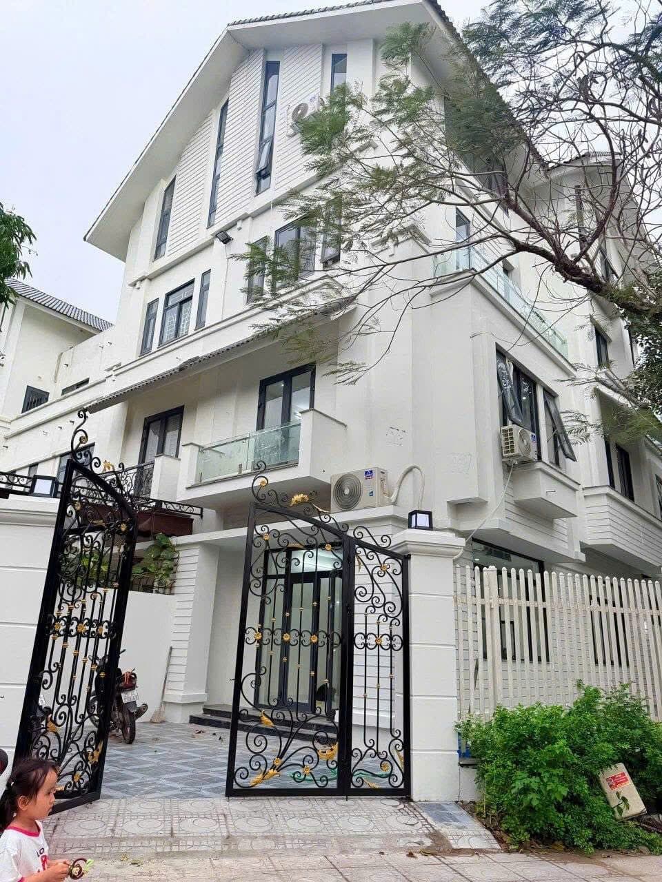 Nhà đẹp Cho thuê Liền kề Khu đô thị Geleximco Lê Trọng Tấn 203m2 4 phòng ngủ